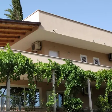 Luka Near Dubrovnik Apartament *